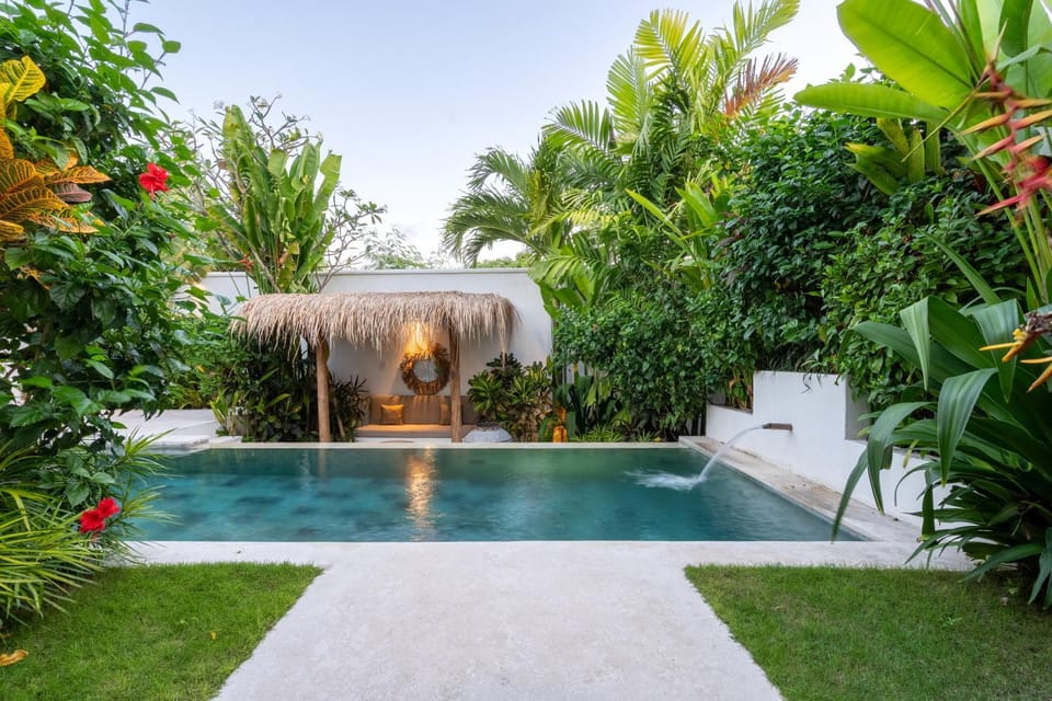 Villa Ruta II - Luxury 2BR tropical villa next to Luna BC and Nyanyi beach Villa in Kediri