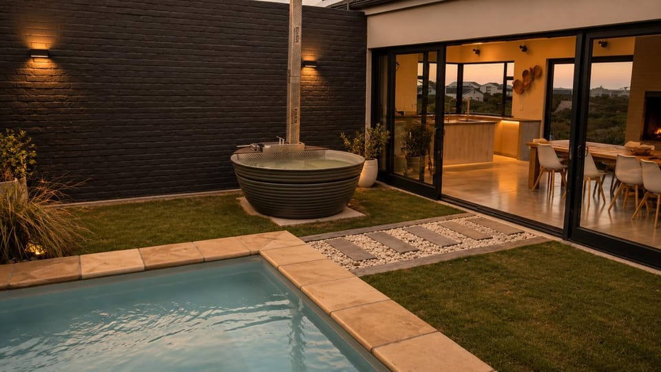 Property building, Garden, Hot Tub, Hot Tub, Living room, Garden view, Pool view, Swimming pool