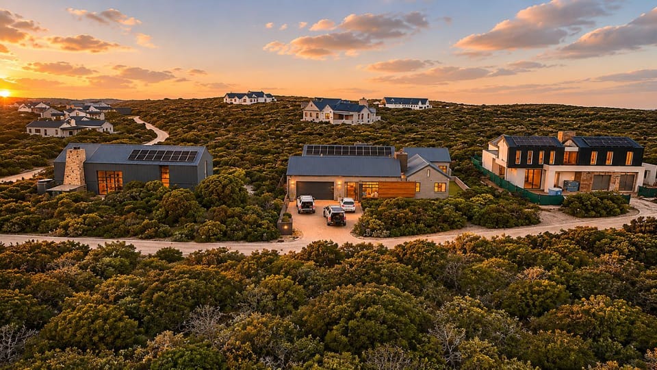 Property building, Day, Neighbourhood, Natural landscape, Bird's eye view, Sunset, Parking