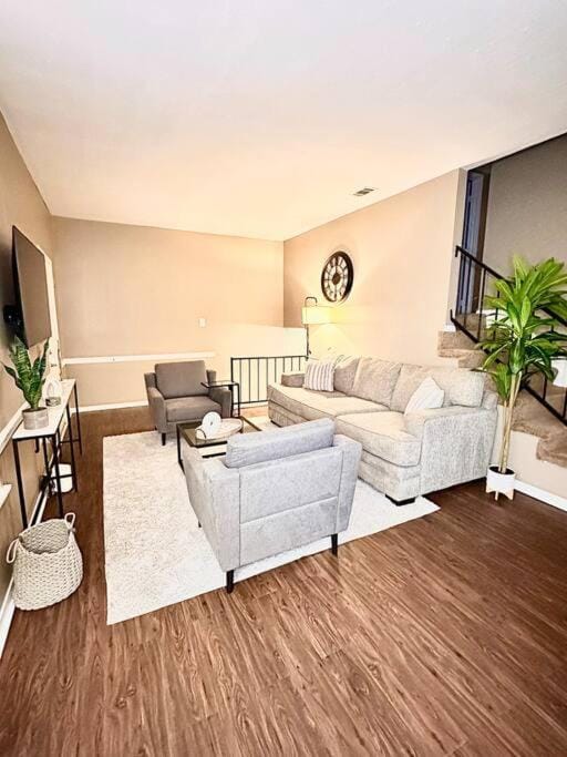 Short Walk to JSU Stadium, Hospitals, and Bars in Fondren Apartment in Flowood