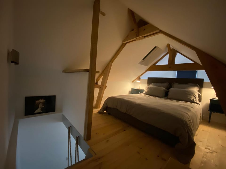 Bed, Photo of the whole room