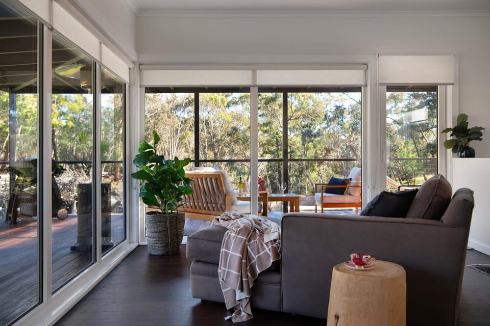 Hepburn Springs Retreat- stylish & light-filled House in Victoria