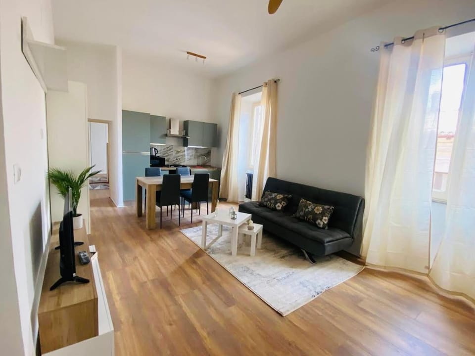 Kitchen or kitchenette, Living room, Seating area
