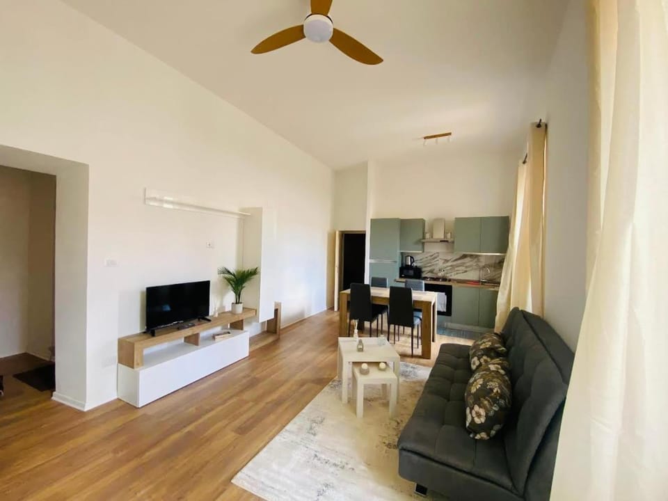 Communal lounge/ TV room, TV and multimedia, Kitchen or kitchenette, Living room, fireplace
