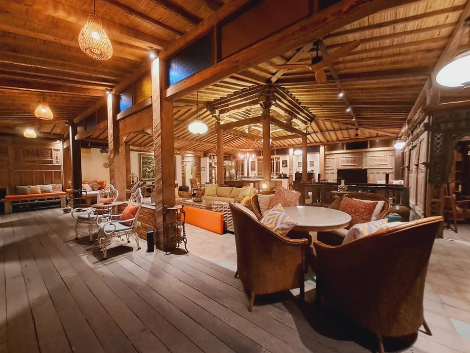 Restaurant/places to eat, Communal lounge/ TV room, Living room, Seating area