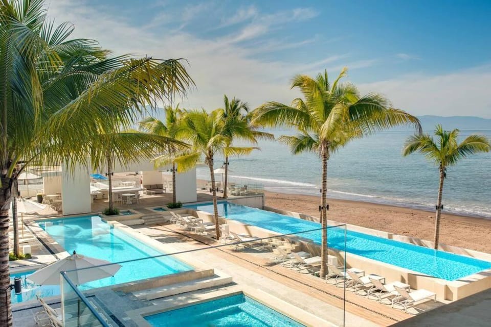 Beautiful Oceanfront Suite by Moikka Rentals Apartment in Puerto Vallarta