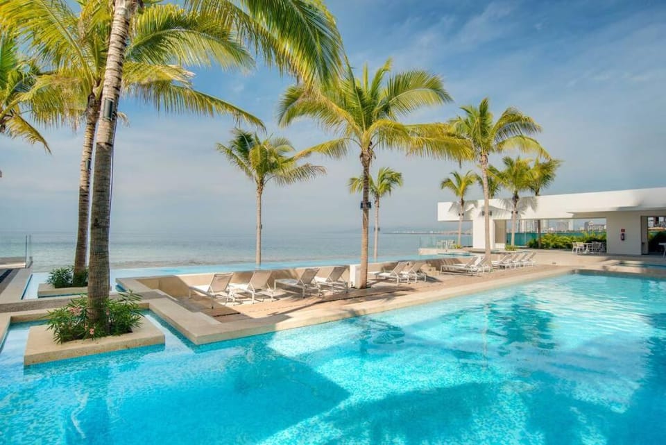 Beautiful Oceanfront Suite by Moikka Rentals Apartment in Puerto Vallarta