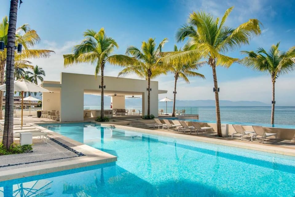 Beautiful Oceanfront Suite by Moikka Rentals Apartment in Puerto Vallarta
