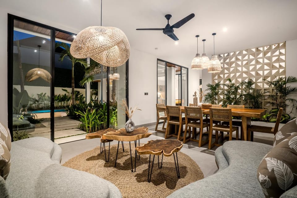 View (from property/room), Living room, Seating area, Dining area