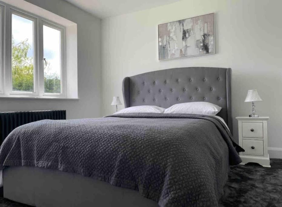 Large Countryside House Swim Pool Jacuzzi Sleeps 10 guest House in East Hertfordshire District