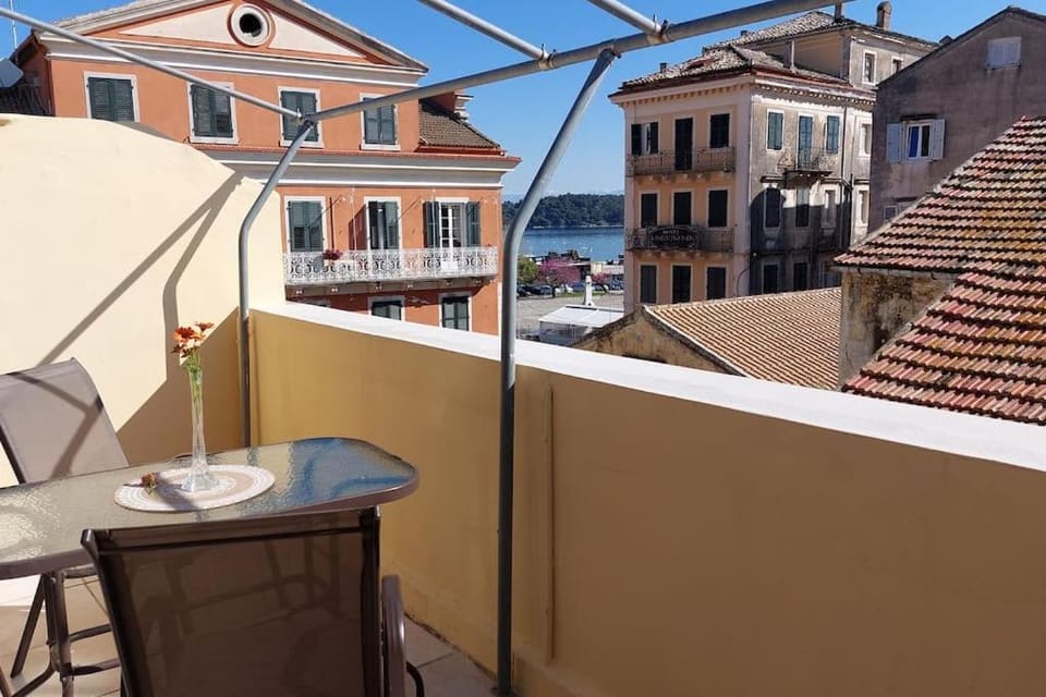 Old Port View Apartment, διαμέρισμα στο κέντρο 2 υπνοδωματίων Apartment in Corfu