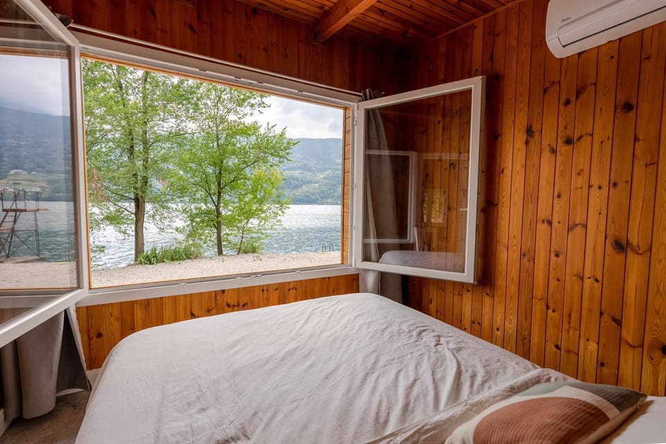 Natural landscape, Bedroom, Lake view
