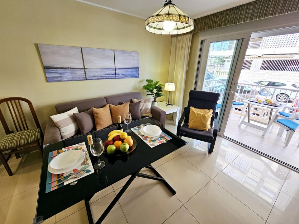 Living room, Dining area