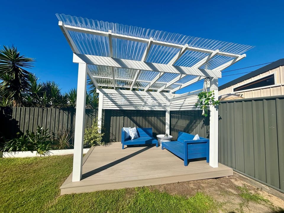 Book, Wine & Sinker - Home in Patonga Beach - Pet Friendly, 4 Bedrooms House in Patonga