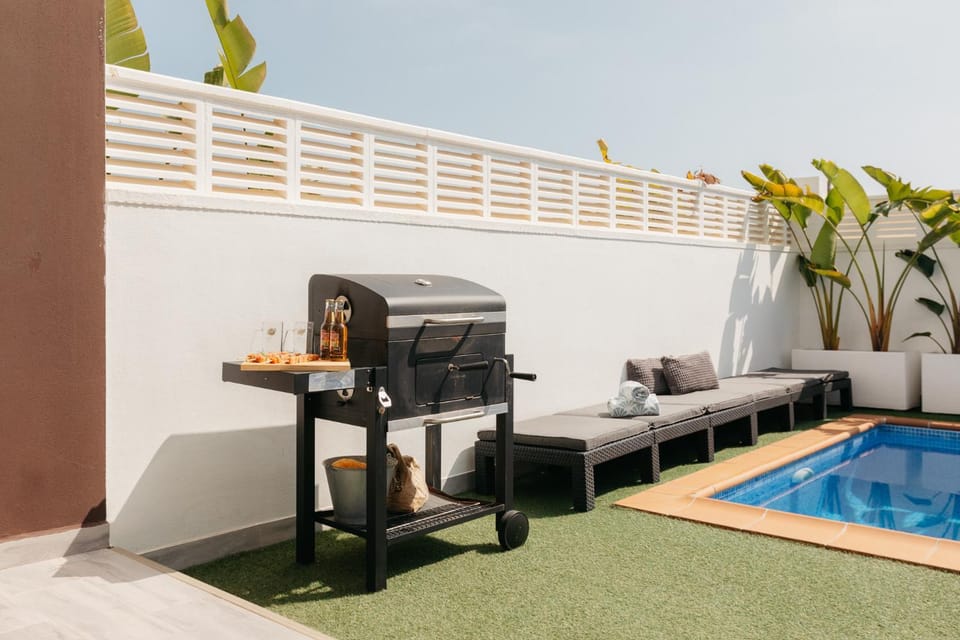 Patio, Day, BBQ facilities, Living room, Seating area, Pool view, Swimming pool, sunbed