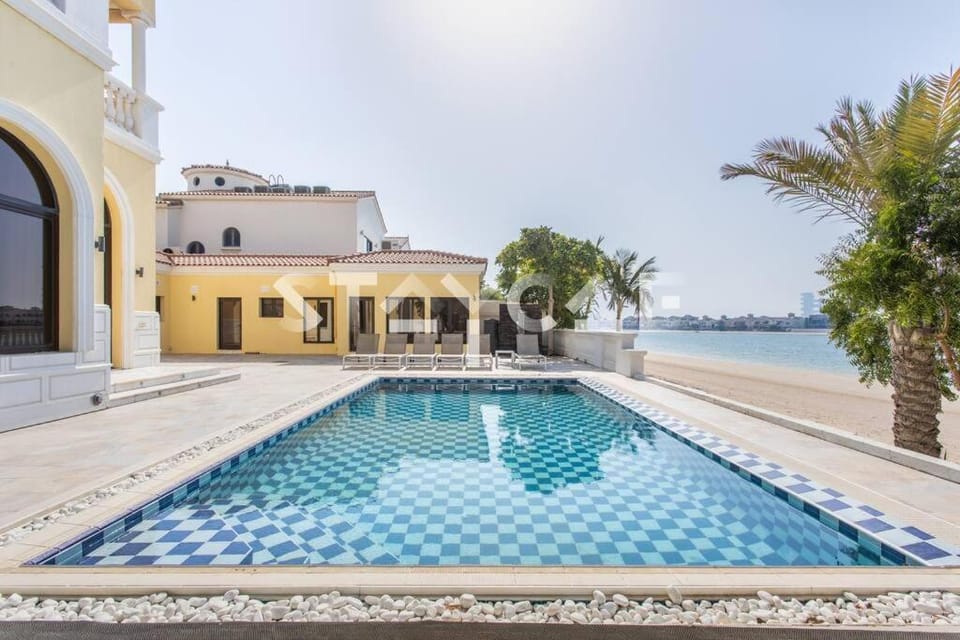 Property building, Day, Pool view, Swimming pool, sunbed