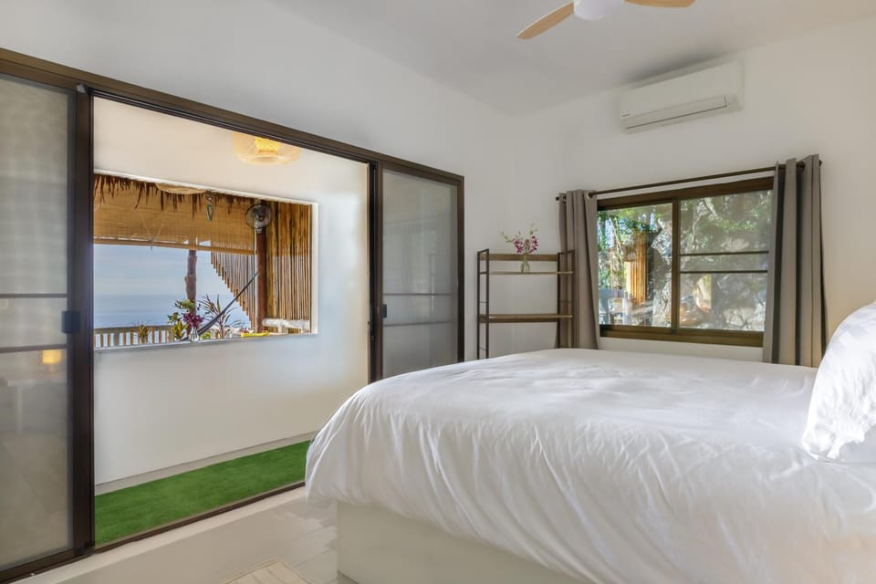 Bed, Bedroom, Sea view