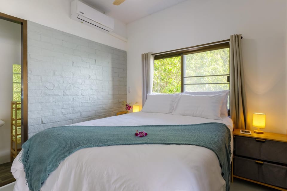 Bed, Bedroom, air conditioner