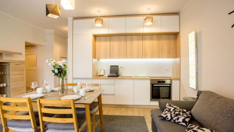 Kitchen or kitchenette, Living room, Seating area, Dining area