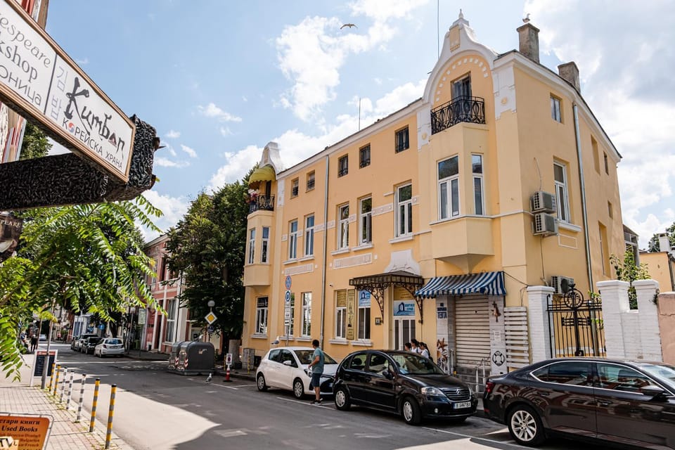 Property building, Neighbourhood, Street view, Location