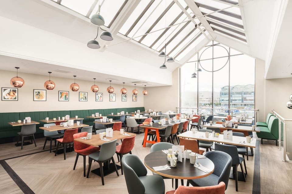 Restaurant/places to eat, Lounge or bar, Food and drinks, Banquet/Function facilities, Dining area, Food, Lunch, Dinner, Drinks, Alcoholic drinks, Non alcoholic drinks