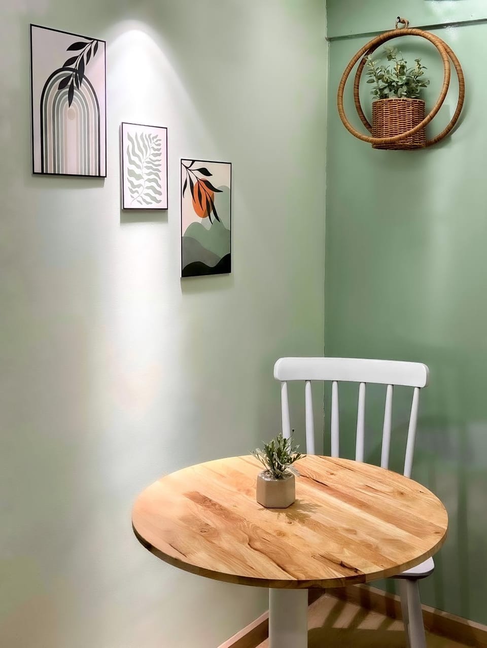 Decorative detail, Seating area, Dining area