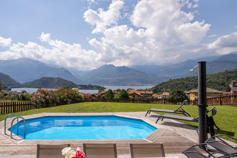 Lake view, Swimming pool