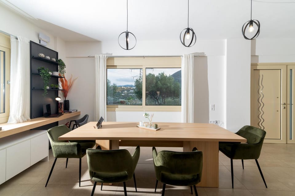 Dining area, internet, air conditioner