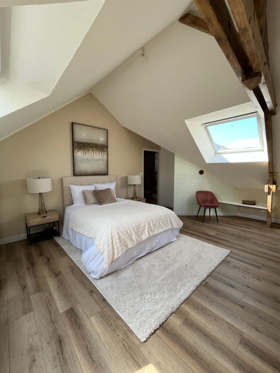 Photo of the whole room, Bedroom