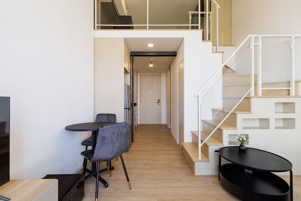 Loft Pool Superior Suite Near jodd Night Market 500mbps Wi-Fi Twin Apartment in Bangkok