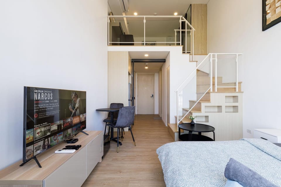 Loft Pool Superior Suite Near jodd Night Market 500mbps Wi-Fi Twin Apartment in Bangkok