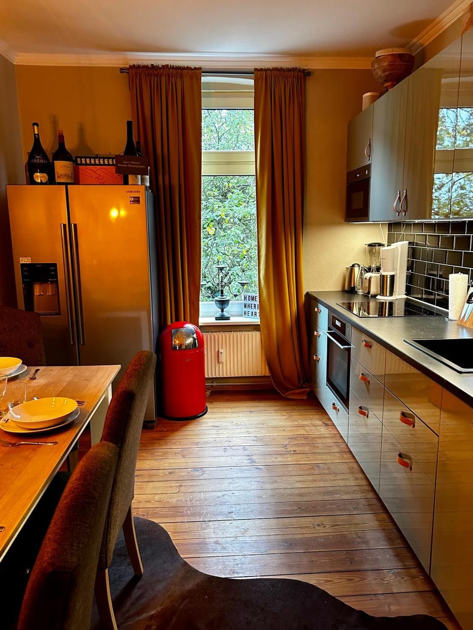 Coffee/tea facilities, Kitchen or kitchenette, Food and drinks, Dining area, Food, minibar, pet friendly, stove, toaster