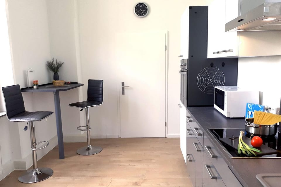 Kitchen or kitchenette, Dining area, minibar, pet friendly, stove