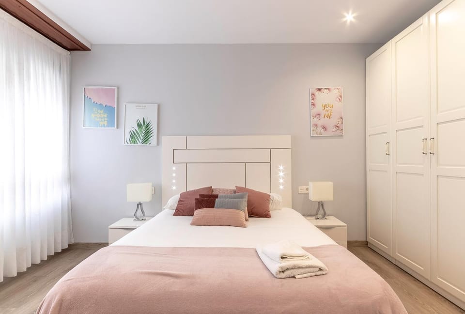 Bed, Photo of the whole room, Bedroom, towels, wardrobe
