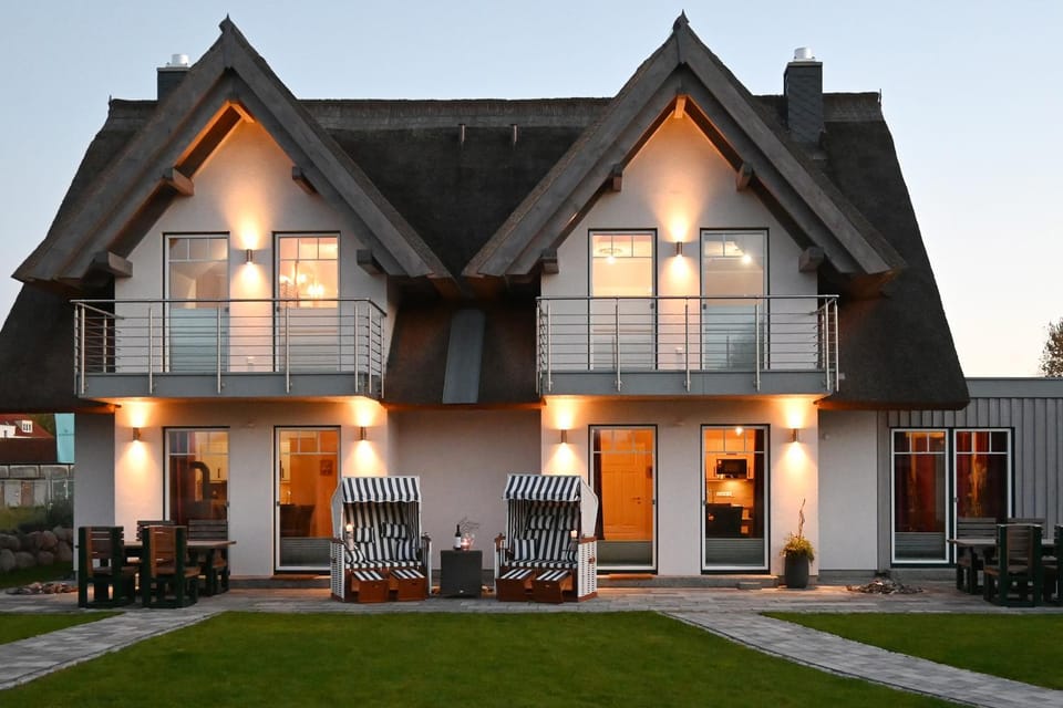 Property building, Garden, Seating area, Garden view