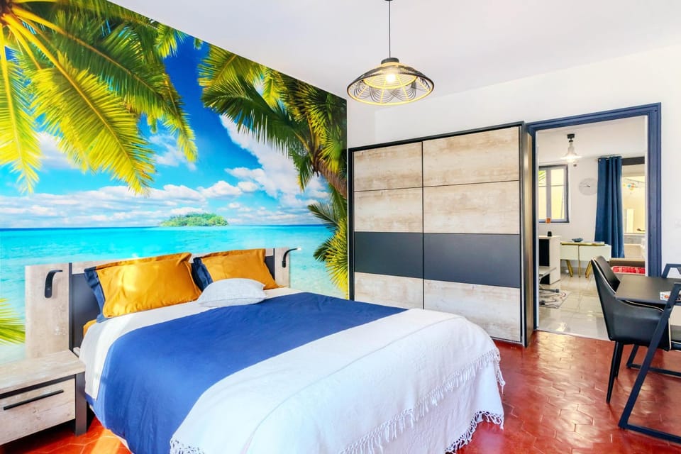Property building, Living room, Bedroom