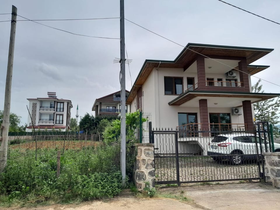Property building, Neighbourhood, Street view, Parking