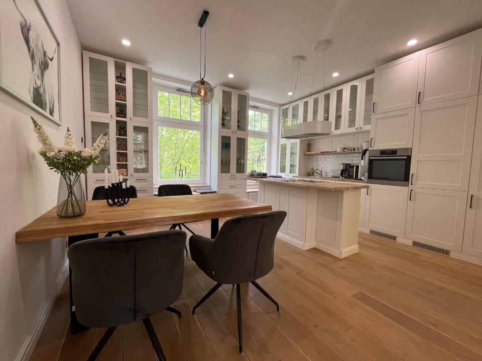 Kitchen or kitchenette, Dining area, dishwasher, minibar, pet friendly, stove, toaster