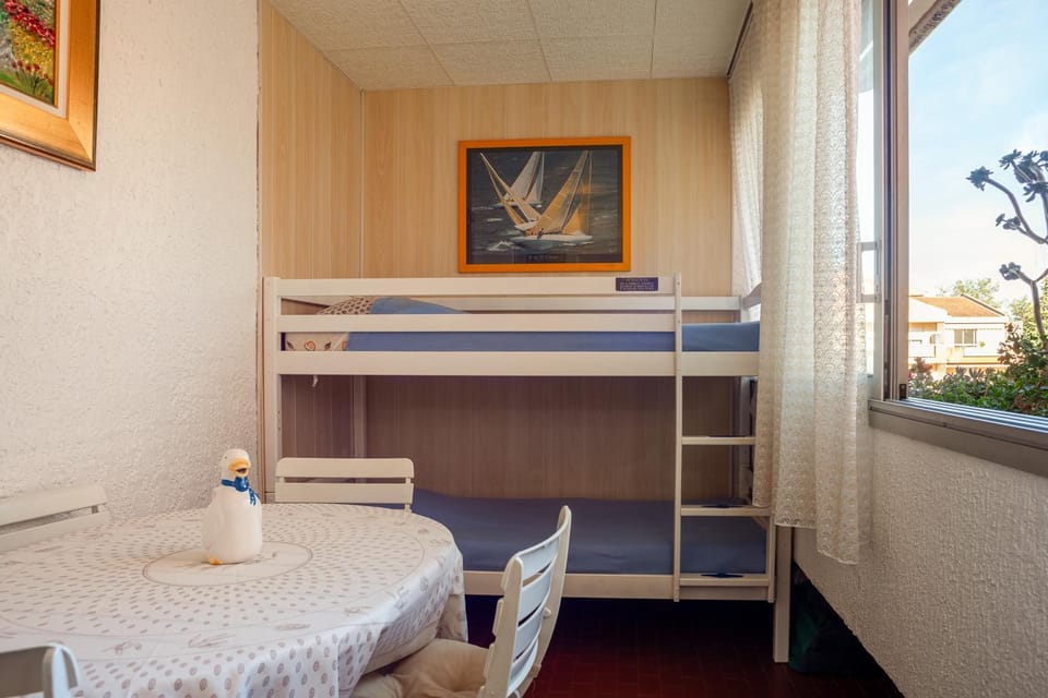 Property building, Living room, Bedroom