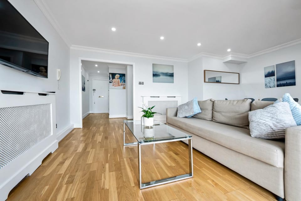 Stunning Flat on King's Road, Chelsea with Balcony Apartment in City of Westminster