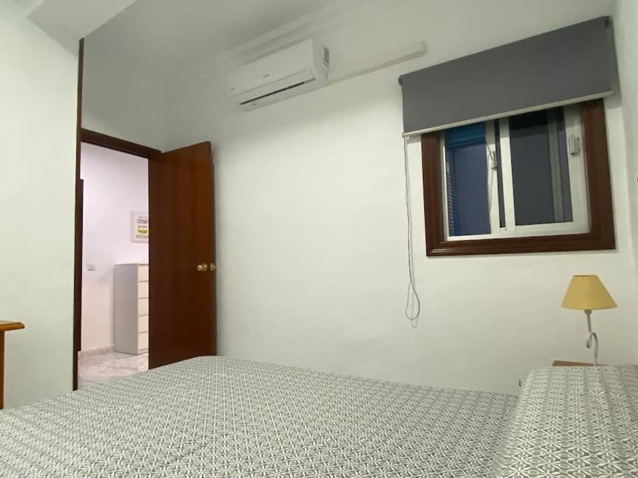 Bed, Photo of the whole room, Bedroom, air conditioner