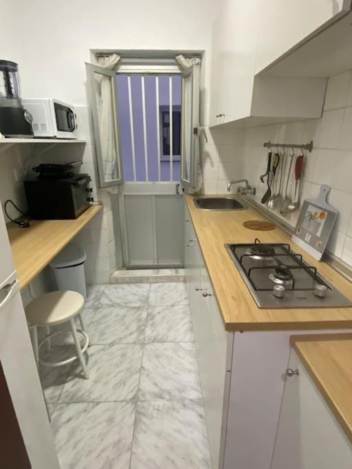 Kitchen or kitchenette, minibar, pet friendly, stove, toaster