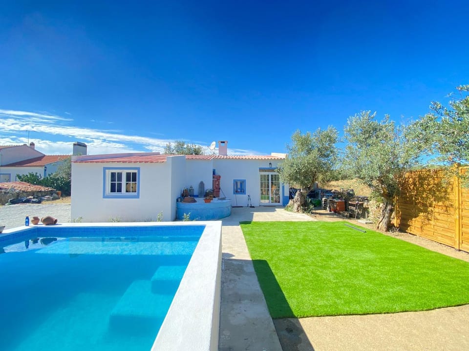 Property building, Garden, Swimming pool