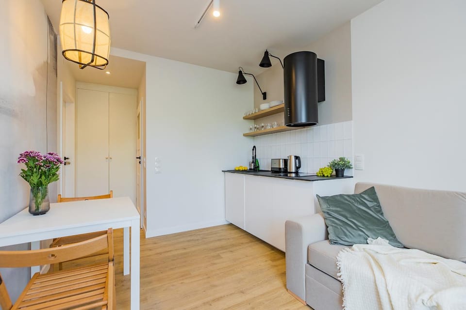 Bed, Kitchen or kitchenette, Living room, Seating area