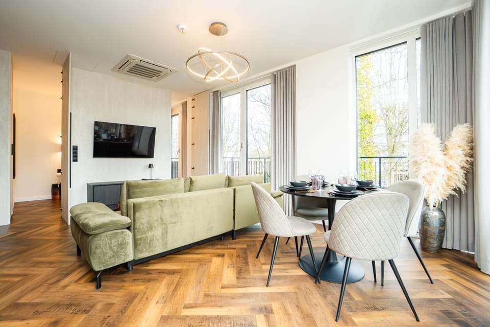 TV and multimedia, Living room, Seating area, air conditioner