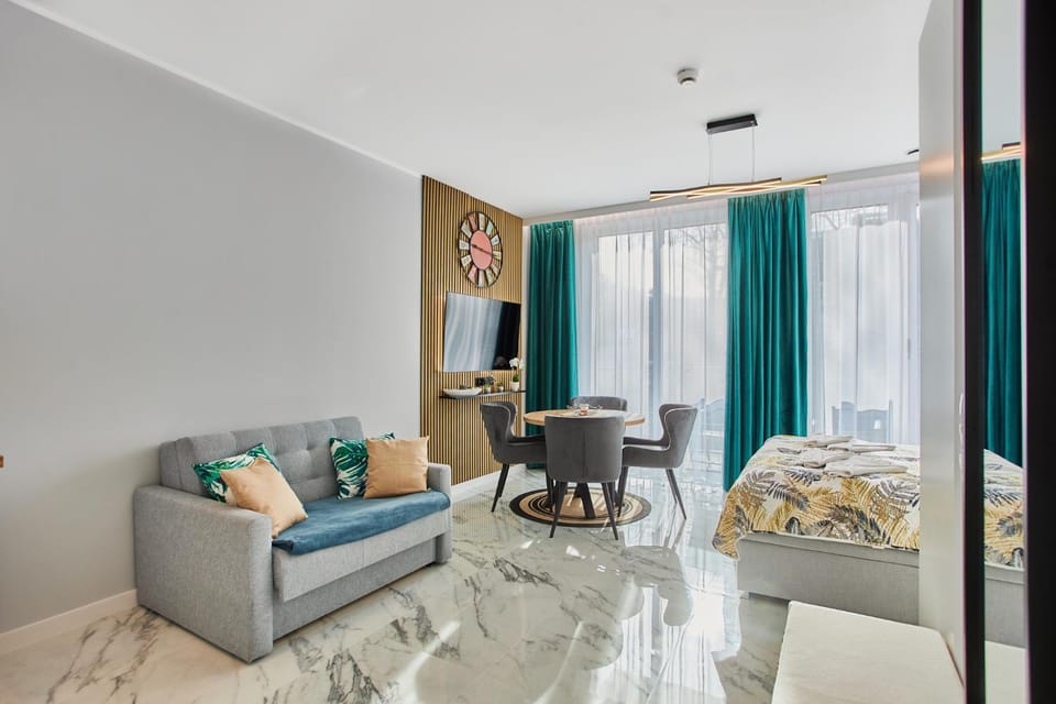 Bed, TV and multimedia, Photo of the whole room