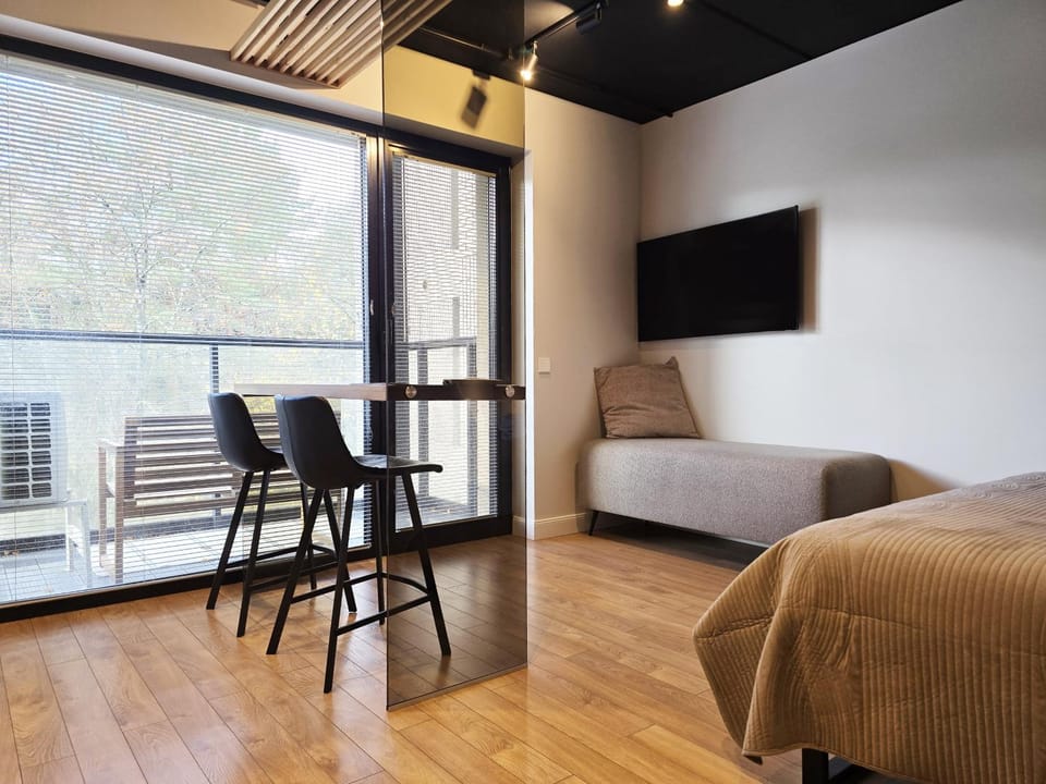 Communal lounge/ TV room, TV and multimedia, Living room, Photo of the whole room, Seating area, Dining area