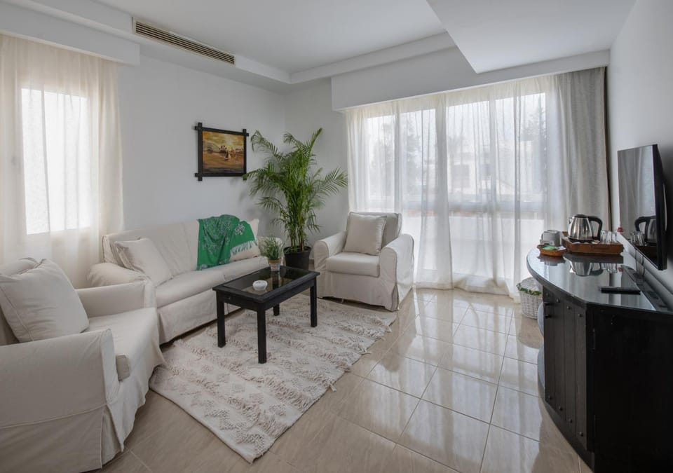 Communal lounge/ TV room, Living room, Seating area
