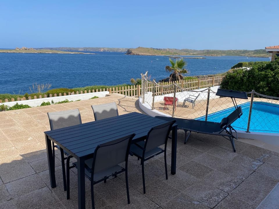 Balcony/Terrace, Sea view, Swimming pool, sunbed