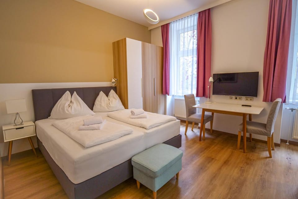 Bed, Seating area, Bedroom, towels
